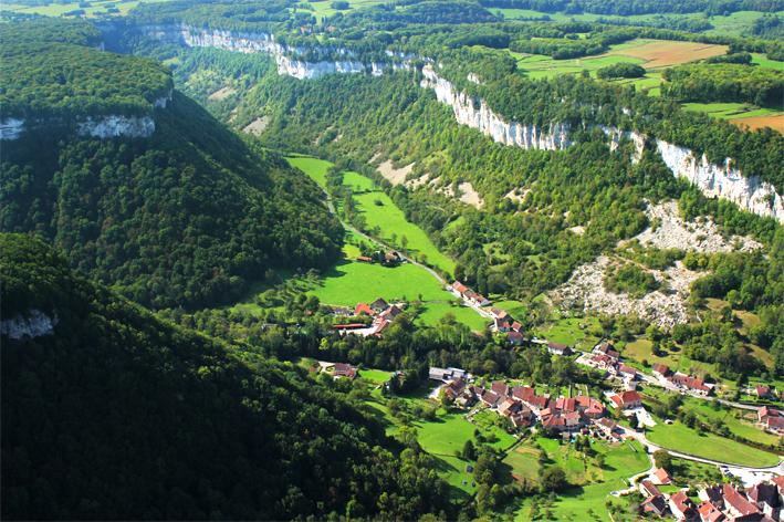 Gauche Droite Lac D Ilay Jura Le Pic De L Aigle Belvedere Des 4 Lacs Jura D Ou L On Peut Admirer Une Vue D Ensemble Sur Les Lacs D Ilay Du Petit Et Du Grand Maclu De Narlay Et Du Vernois Elle Est Aussi Belle De Nuit Que De Jour La Citadelle De Besancon